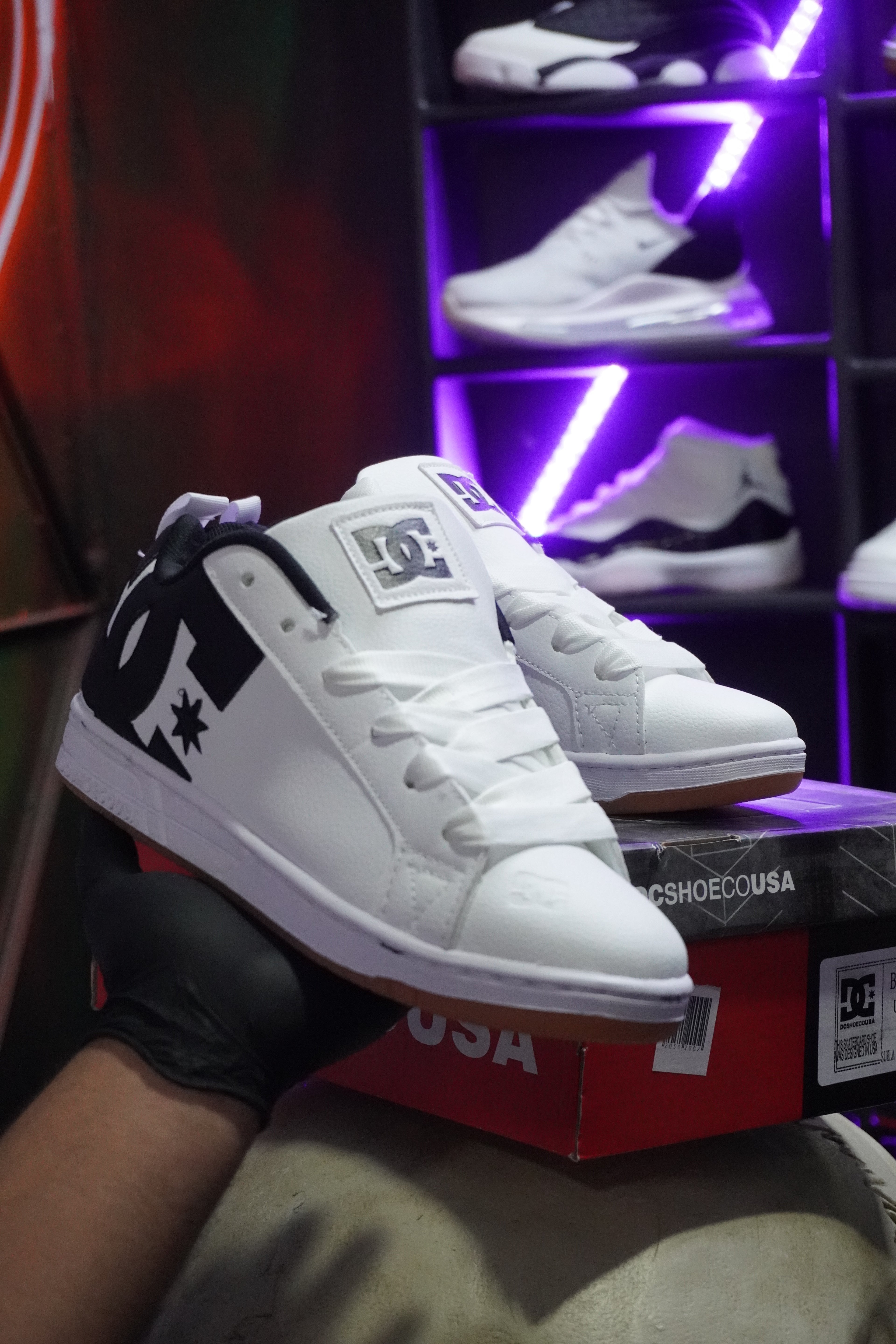 DC Court Graffik White/Black/Black